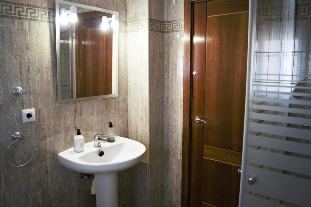 Amplio Piso 8 Mts Mezquita - Wifi - A/C - Parking Kordoba Bagian luar foto